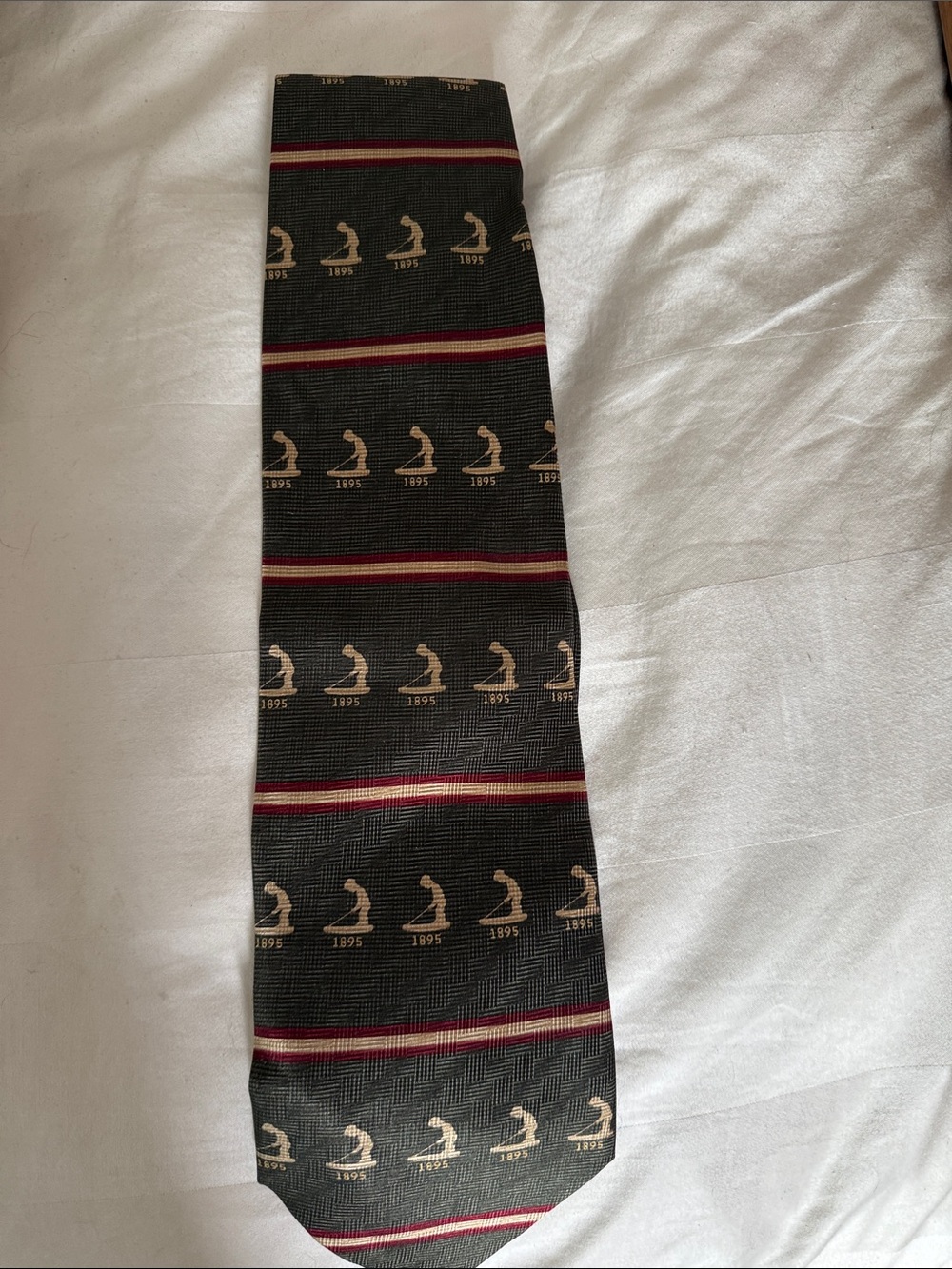 NWOT 100% silk Pinehurst tie